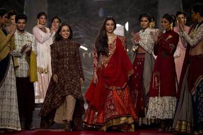 Tabu turns Draupadi on ramp at Delhi Couture Week