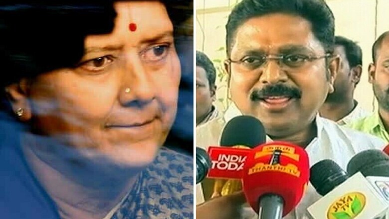 AIADMK Live: Palaniswami and Panneerselvam Wrest Control from VK Sasikala, Say Jayalalithaa is 'Eternal Leader'