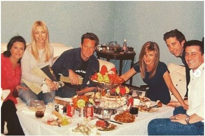 Courteney Cox Shares Throwback Photo from Friends’ Last Supper