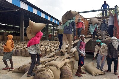 Non-migrant Workers in Delhi See Income Drop by at least 57% During Lockdown: Study