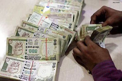 Rupee slips 33 paise to 1-week low against US dollar after Raghuram Rajan's currency comment