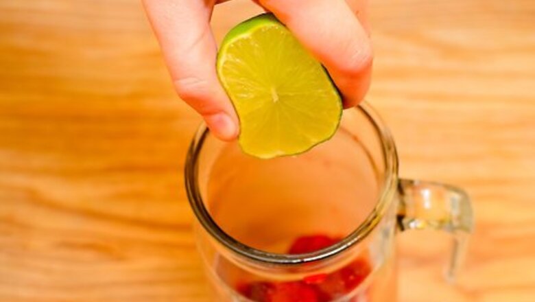 How to Make a Pitcher of Strawberry Daiquiris