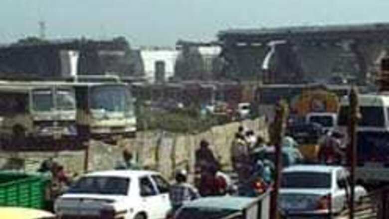 Delhi's 32-lane toll plaza shows growth dilemma