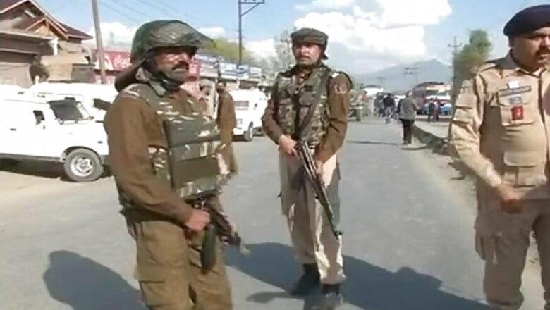 Two CRPF Jawans Injured in Pulwama Grenade Attack