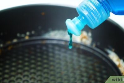 How to Clean a Cake Pan