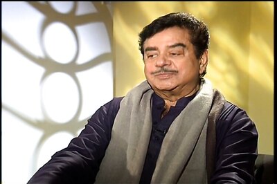 Better late than never: Shatrughan Sinha to newly-wed Urmila Matondka