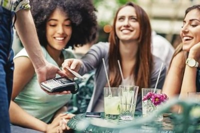 Here's How Dealing With Money Matters On Group Vacations Can Be An Easy Task