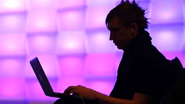 China closes over 7,000 illegal websites
