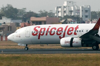 Goa-Hyderabad SpiceJet Flight Forced to Make Emergency Landing After Pilot Detects Smoke in Cockpit