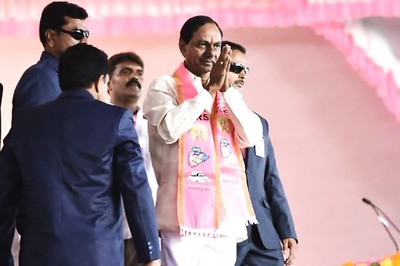 Chandrababu's Rival KCR Announces Support for Andhra's Special Status