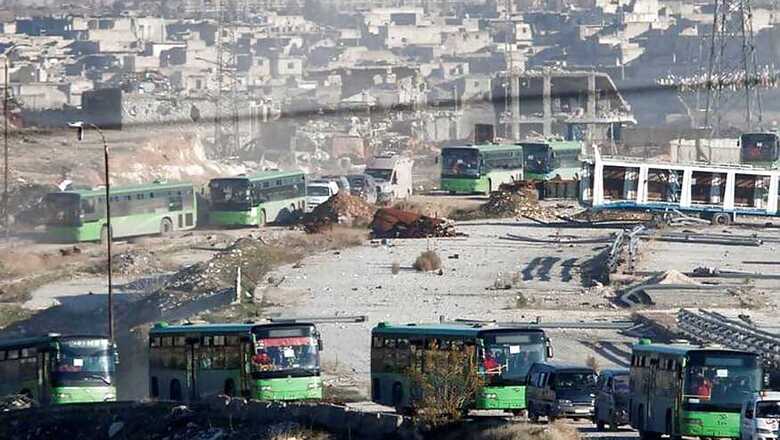 UN Approves Sending Monitors to Aleppo as Evacuations Resume