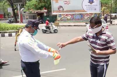Bhopal Police Make Traffic Defaulters Sanitize Challan Money to Protect Themselves from COVID-19
