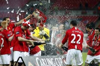 Manchester United win League Cup on penalties