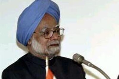 PM meets Ahmadinejad, Chavez at NAM