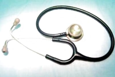 Woman tries to steal baby in the guise of doctor, held