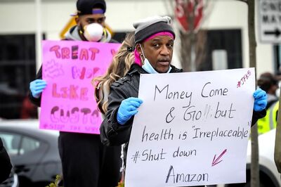 Amazon Employee Dies of Covid-19, Staff at New York Says Firm Not Doing Enough to Keep Them Safe