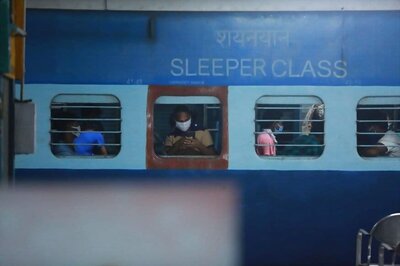 Kejriwal Govt to Pay for Train Travel of Migrant Workers Stranded in Delhi