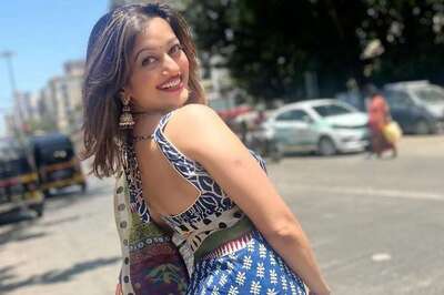 Actress Manasi Naik's Dark Blue Saree Is Perfect For Summer Weddings