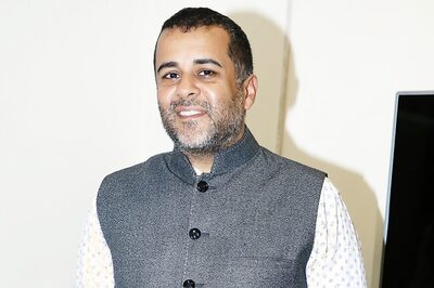 Chetan Bhagat Accused of Sexual Harassment, Issues Apology Saying 'Was Going Through a Phase'