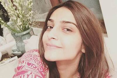 8 photos that prove Sonam Kapoor looks flawless even with no makeup on