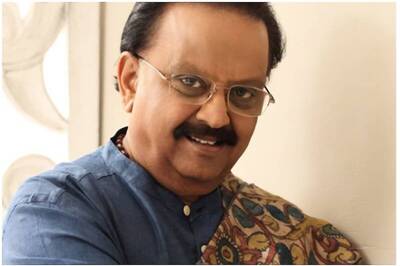 SP Balasubrahmanyam Health Update: Dad Continues to be on Ventilator, Says SPB's Son Charan