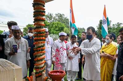 Cong Party Leaders Take Out I-Day March, Vow to Fight Attempts to Distort Historical Facts