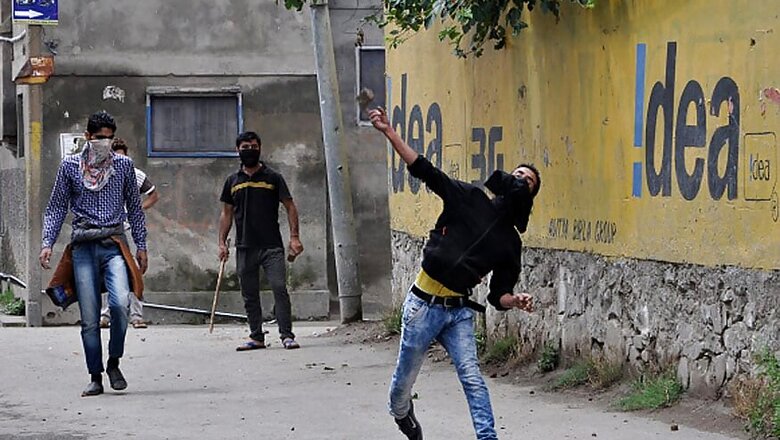 Teenager Killed in 'Army Firing' at Stone Pelters in Kashmir