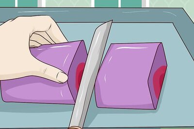 How to Use a Lush Bubble Bar