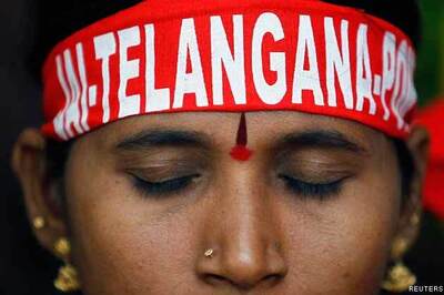 Telangana: Stone pelting outside Osmania University