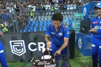 WATCH: Sachin Tendulkar Cuts Birthday Cake During MI vs PBKS Match, Fans Shout 'Sachin, Sachin' from the Stands