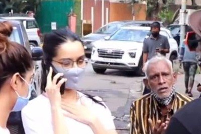 Shraddha Kapoor Trolled for Ignoring Poor, Old Man, Netizens Say, 'Garib Ko Paisa Bhi Nahi De Rahi'