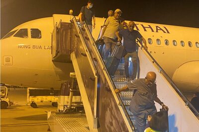 Canadian Man on Plane Claims Someone is Trying to Kill Him, Tries to Open Emergency Exit