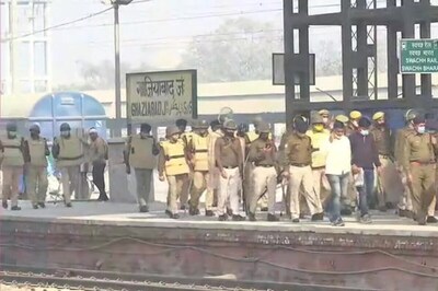 Security Tightened, Police Deployed as Farmers Block Rail Tracks Across States; Here are Latest Updates