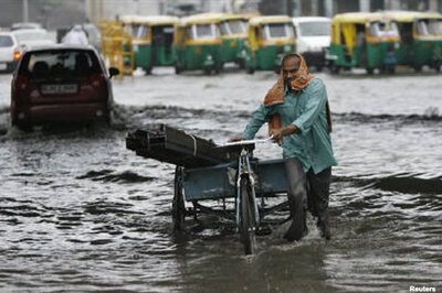 People evacuated as cyclone Laila strengthens