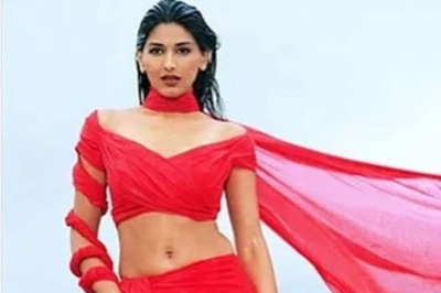 Sonali Bendre Looks Alluring in Throwback Picture From Sarfarosh