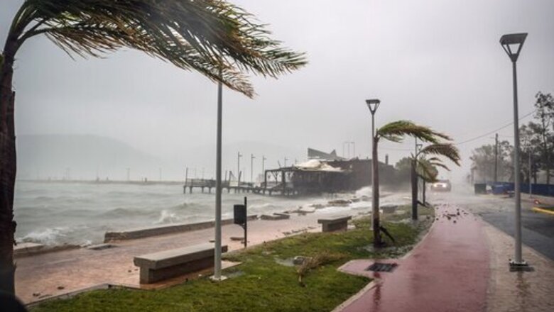 2 Dead, 1 Missing After Storm Pounds Central Greece