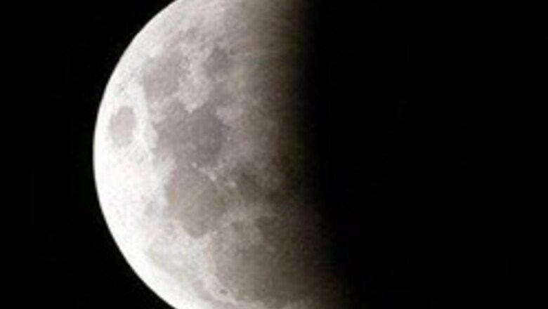 Indian scientists discuss moon mission