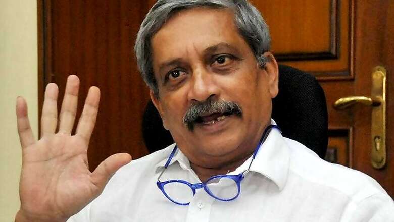 Days After Parrikar's Beer Comment, Delhi Novelist Issues Open Invite for Beer Date with Goa CM