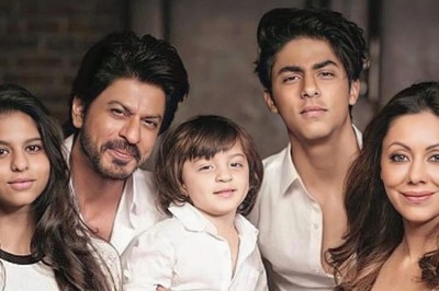 Cops Prevent Shah Rukh Khan Fans from Gathering Outside Mannat, Say Actor in Alibaug With Family