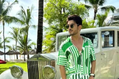 TV Actor Arjun Bijlani Surprises His Co-Actors With His Singing