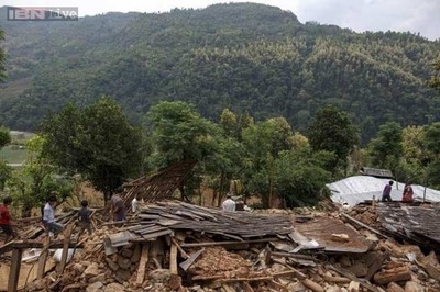 Hundreds of bodies may be buried in Nepal avalanche, says official