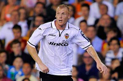 Valencia defender Jeremy Mathieu signs extension to 2017
