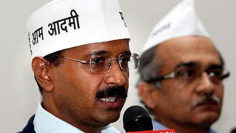Cong moves EC against Kejriwal, demands action for waving tricolour at dharna