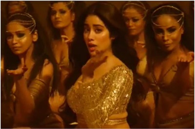 'Golden Girl' Janhvi Kapoor Flaunts Belly Dancing Skills in Roohi's New Song Nadiyon Paar