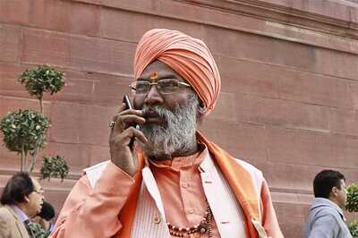 Sakshi Maharaj Wants Muslims Also to be Cremated to 'Save' Land