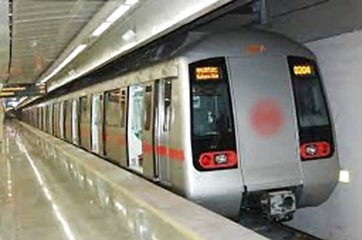 Delhi: Woman caught for stealing Rs 1.93 lakh on metro train