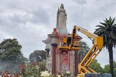 Vandalism Mars Australia Day: Statues of Captain Cook, Queen Victoria Figures Damaged in Melbourne