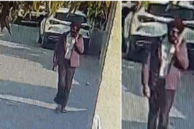 Amritpal Singh Ditches Traditional Outfit, Spotted Donning Jacket & Sunglasses in New Clip | WATCH