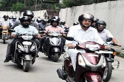 Raman Singh leads 'helmet rally', appeals people to drive safe