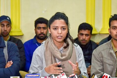 Shehla Rashid Reasserts Claims on J&K Situation; Gets Into Argument with Journalists